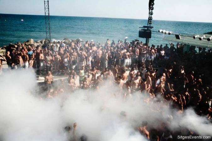 circuit-festival-beach-party-sitges-1